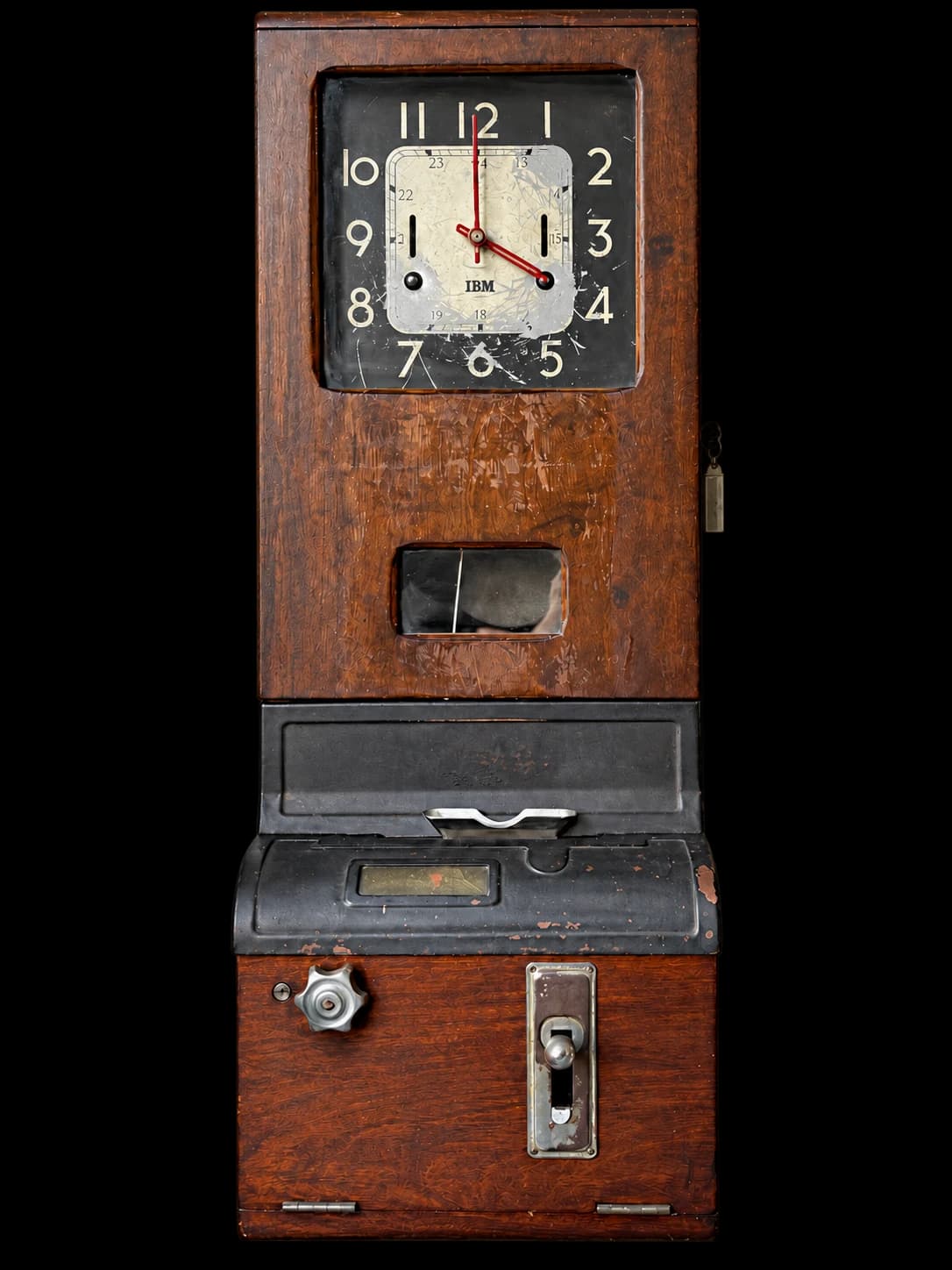 Relógio de ponto IBM vintage, parte da história da Catavento